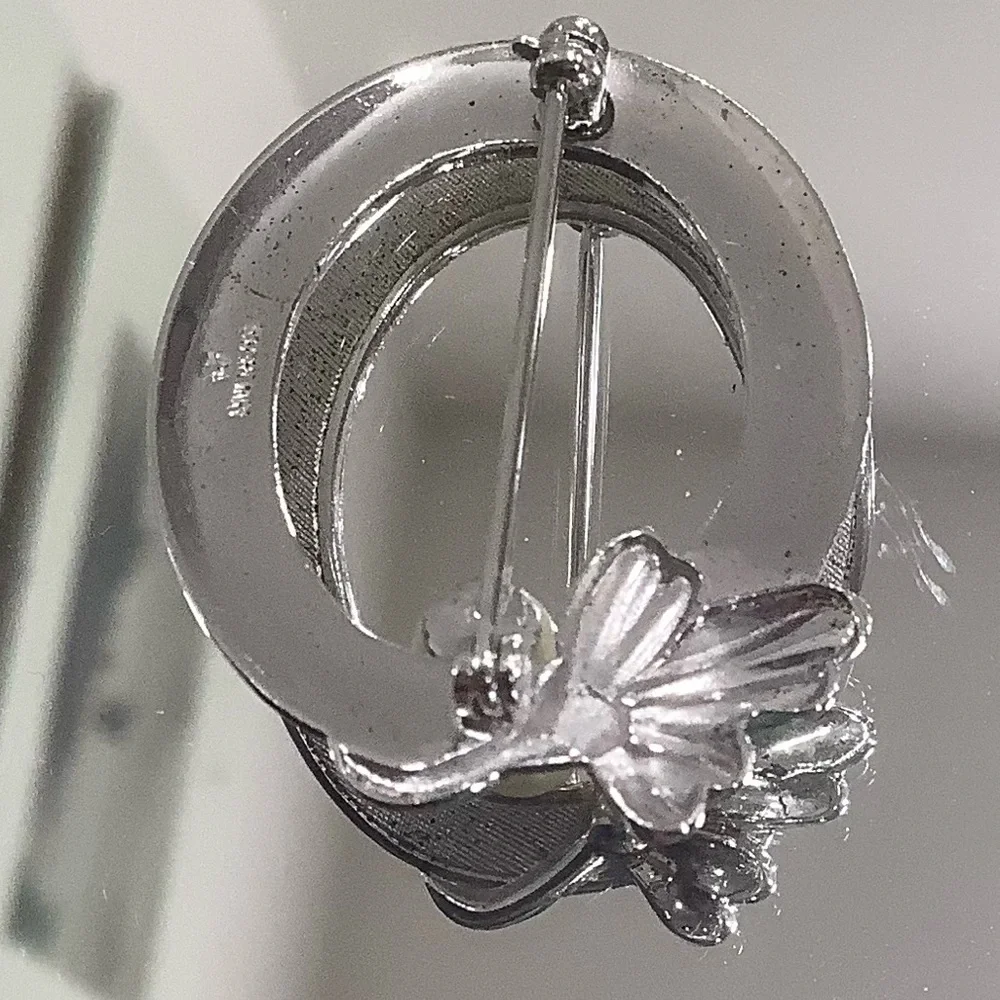 Sterling Silver Oval Brooch with Pearl